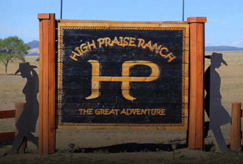 high-praise-ranch-horse-motel-sign